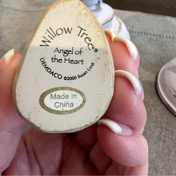 Willow Tree Angel of Heart Figurine - Picture 5 of 5